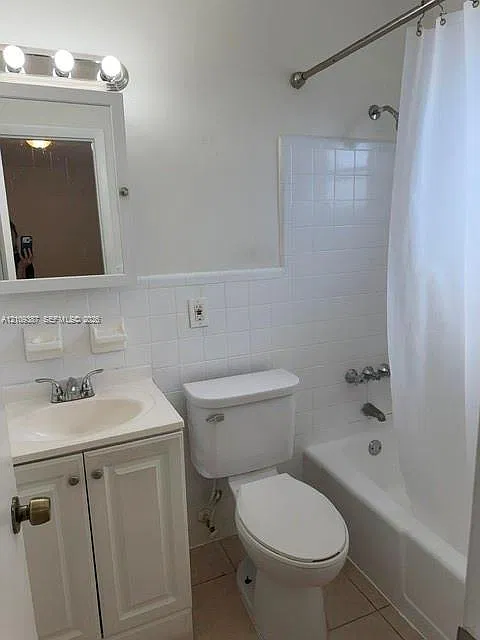 Gables Edge Condo — Photo 2