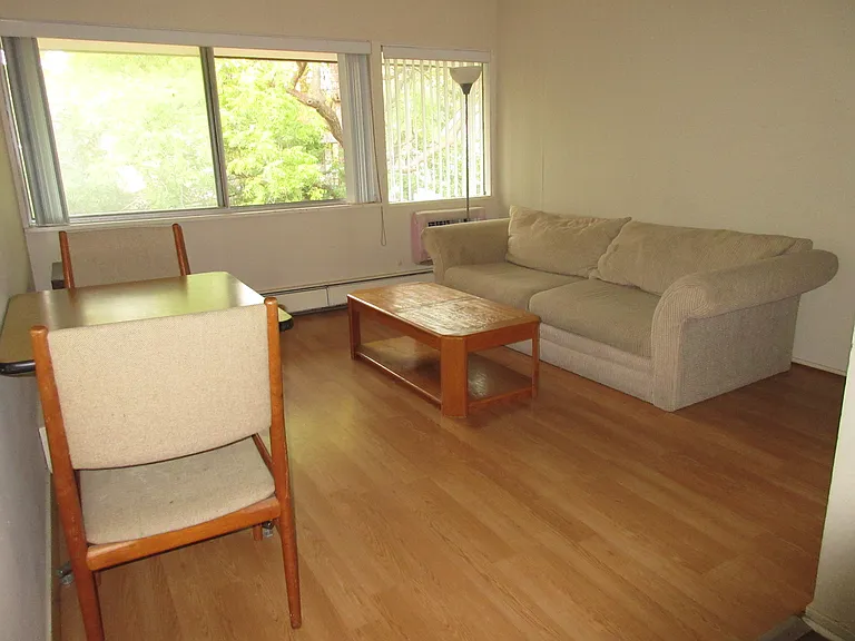 935 Dewey Ave #301 — Photo 7