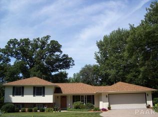 5 Oakwood Ct, Pekin, IL