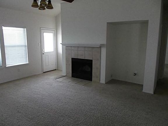 4th image of 1001 Fredonia Dr