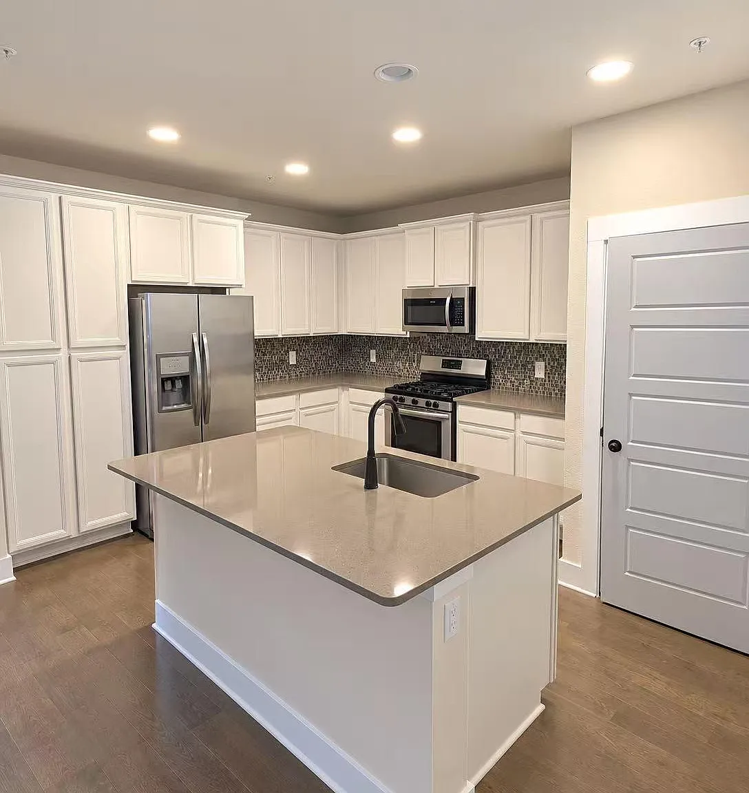 3 bed, 2.5 bath, 1524 sqft, $2,790 — Photo 4