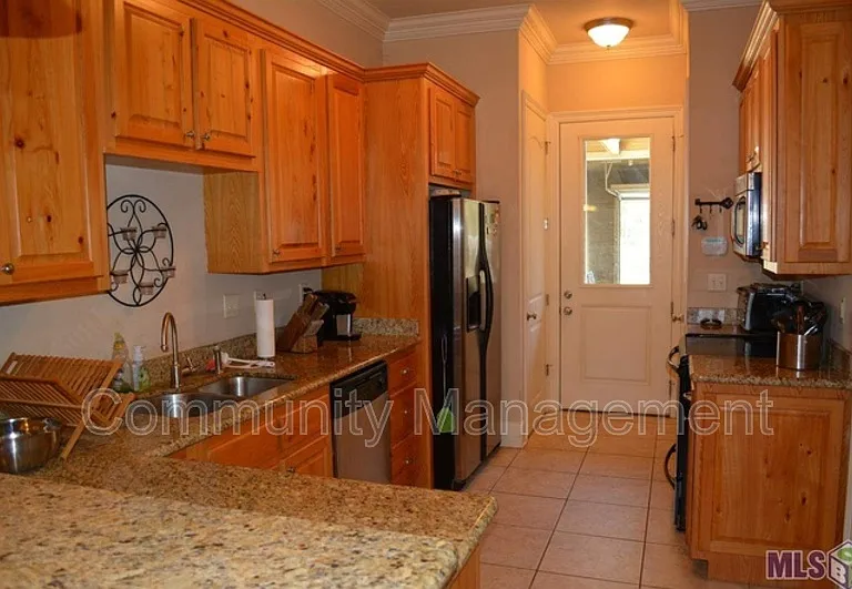 4637 Burbank Dr #506 — Photo 7