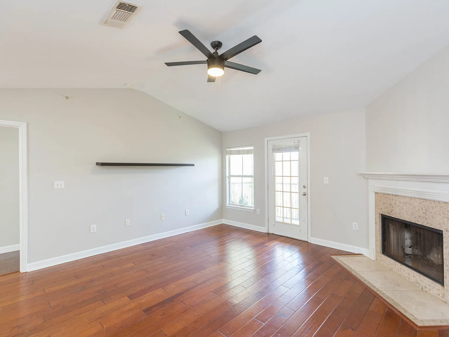 2 bed, 1133 sqft, $1,500 — Photo 3