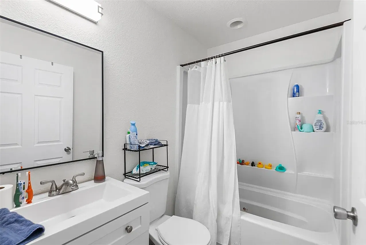 3 bed, 1386 sqft, $1,995 — Photo 2