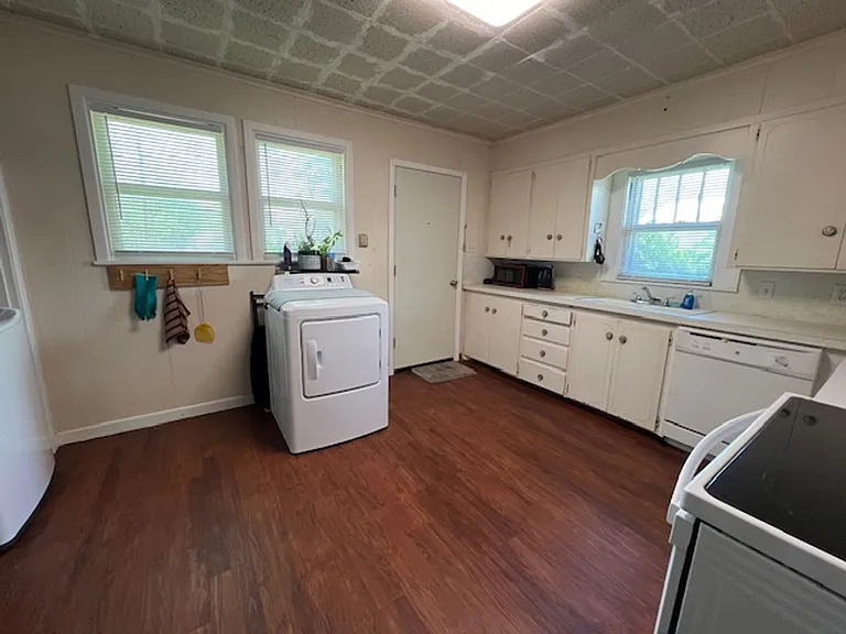 408 Arch St — Photo 4