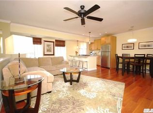 18 Pueblo Ct, Coram, NY 11727