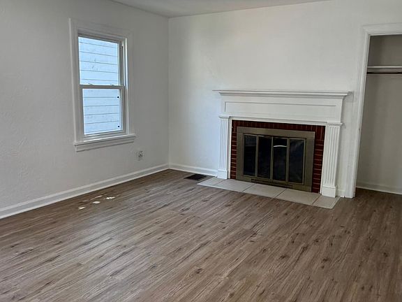 3rd image of 121 S Delmar Ave