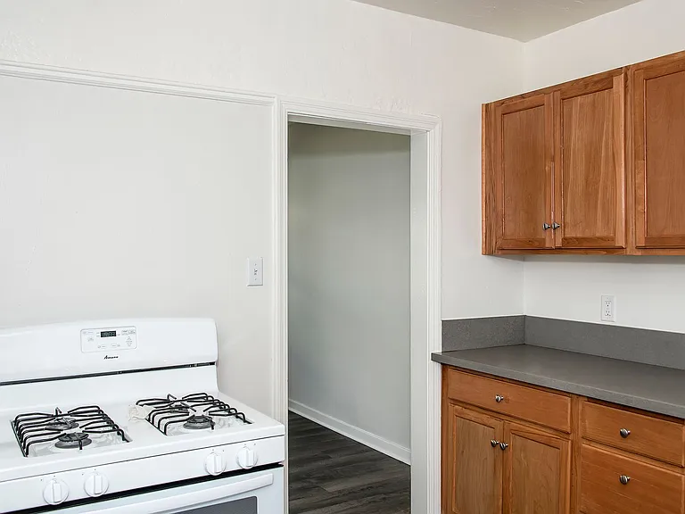 1129-31 E California Ave — Photo 9