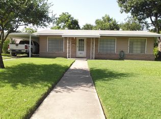 211 Greenhaven Dr, San Antonio, TX 78201