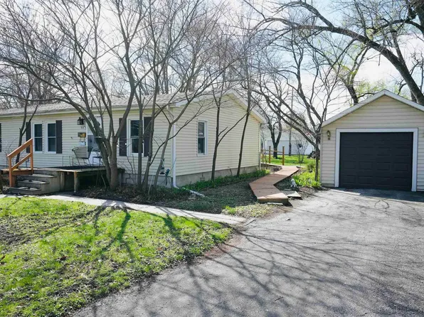 511 W Vine St, North Judson, IN 46366