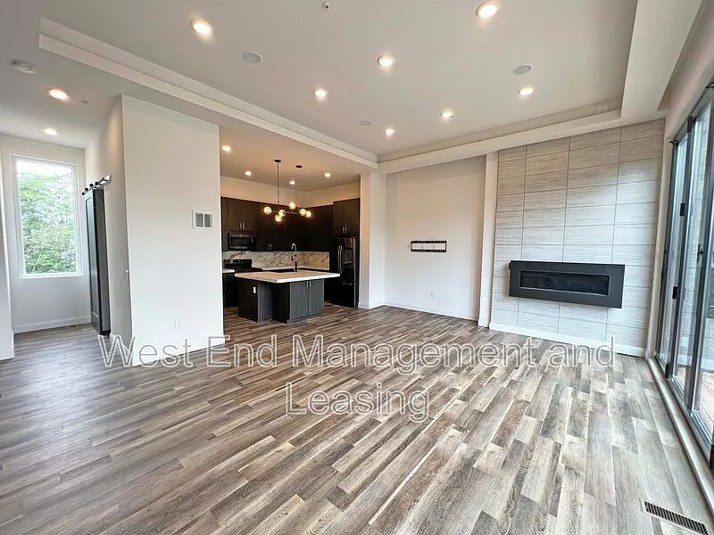 West Pines Townhomes — Photo 2