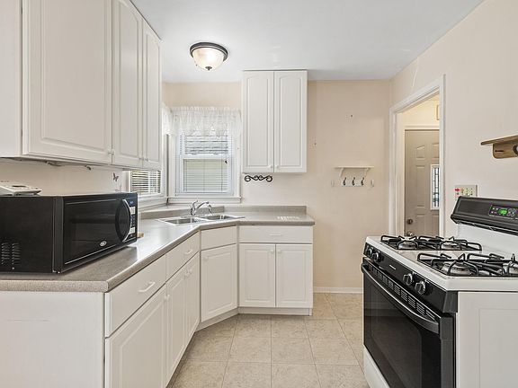 5th image of 8215 Garfield Ave S