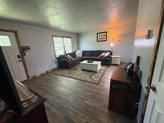 2nd image of 535 Clearview Ln