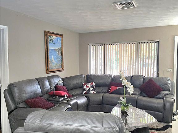 4th image of 2420 N 59TH Terrace
