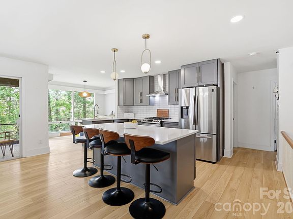 4th image of 3034 Eastburn Rd