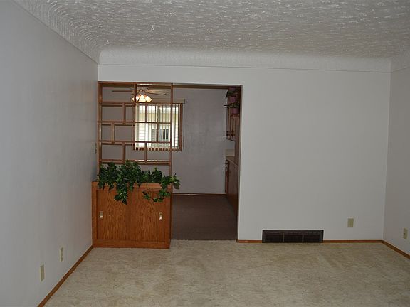 4th image of 2309 Valley High Dr