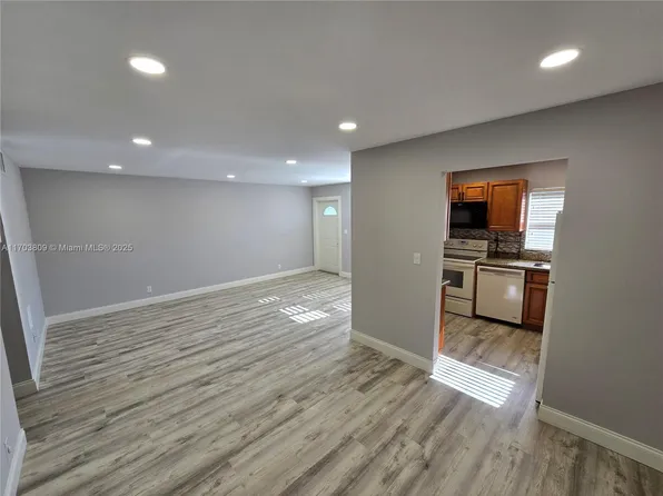 407 SW Natura Ave APT C, Deerfield Beach, FL 33441