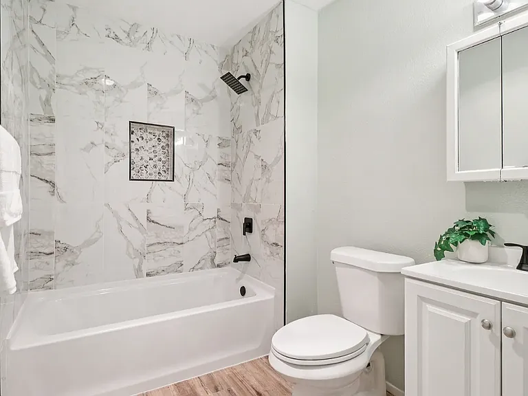 3216 Red Oak Ln — Photo 8
