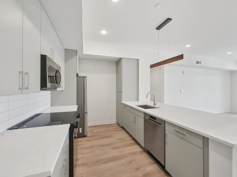 The Jordan Residences — Photo 76