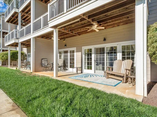 300 S Pointe Shore Dr, Moneta, VA 24121