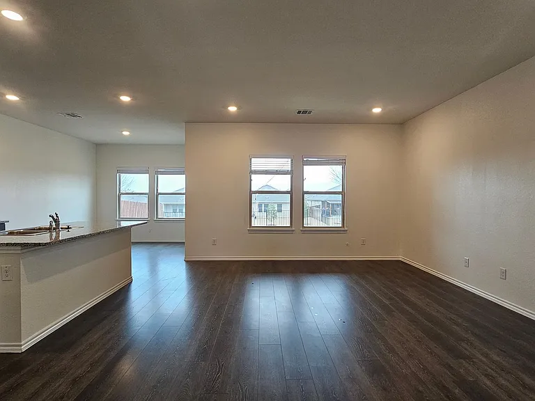 813 Fueller Dr — Photo 15