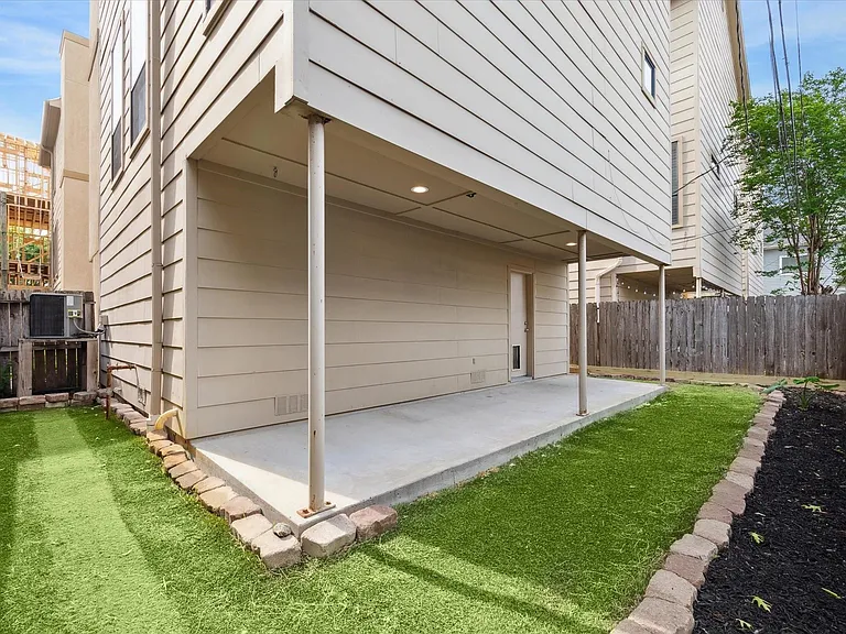 1105 W 21st St #B — Photo 24