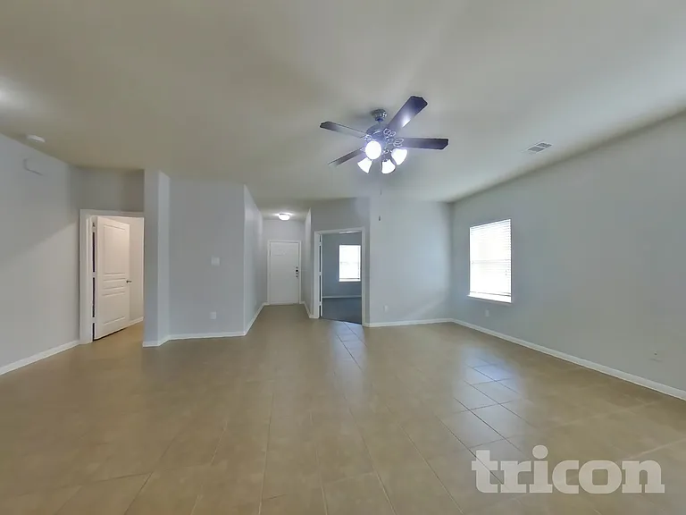 2122 Hackberry Bank Ln — Photo 3