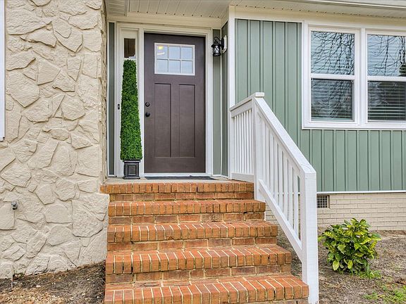 3rd image of 1902 White Pine Drive