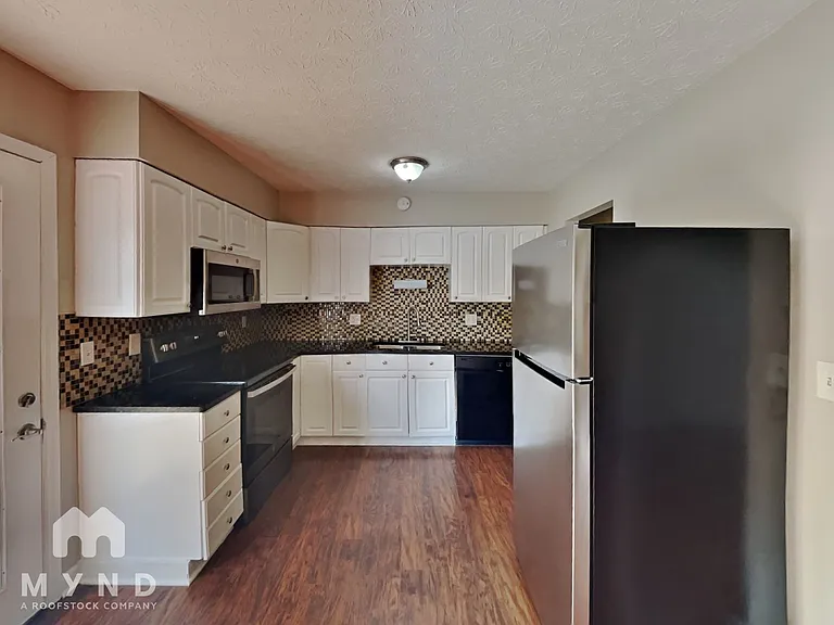 830 Upwoods Dr — Photo 2