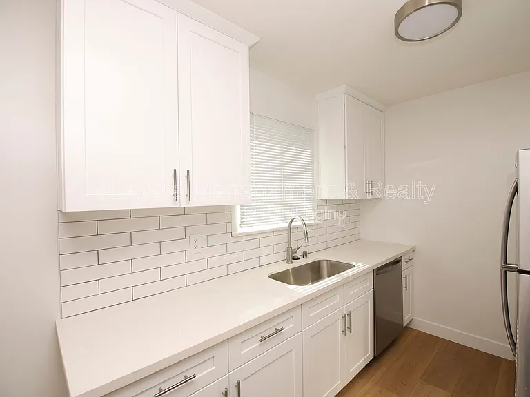 14115 Gilmore St #2 — Photo 4