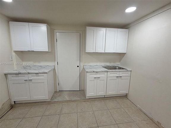 2nd image of 725 SW 1st Ave APT 1