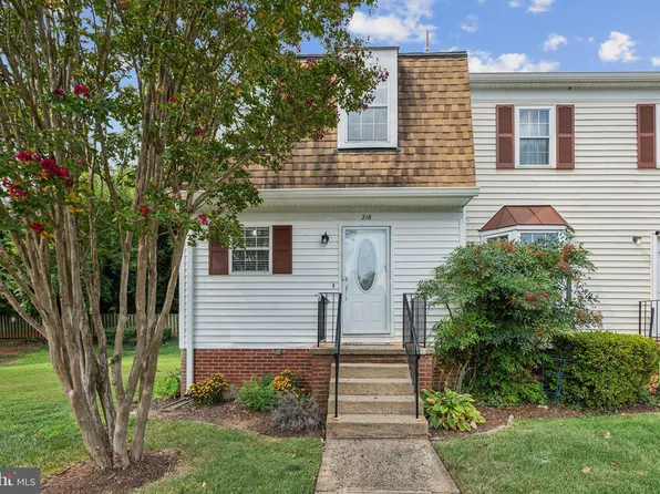 216 Fairfield Dr, Warrenton, VA 20186