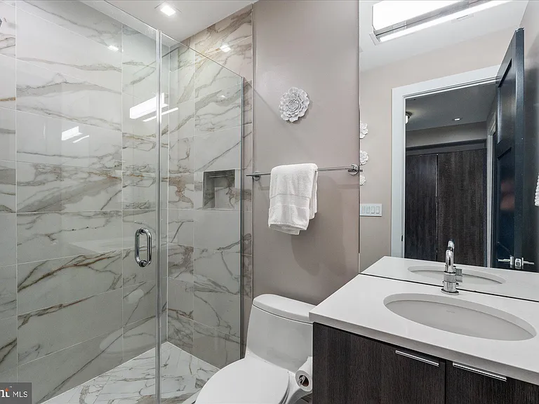 1429 W St NW #1 — Photo 17