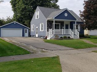 235 Ponchartrain Dr, Fenton, MI 48430