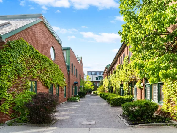 222 Rue Du Dominion #45, Montreal, QC H3J 2X1