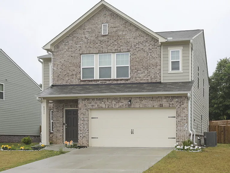 4211 Kendrick Cir — Photo 2