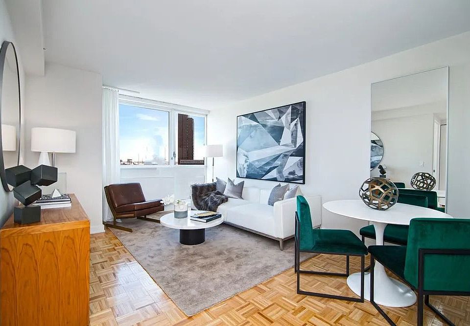 1st image of 226 E 95th St #1