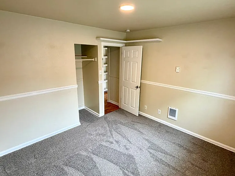 1043 S Oxford St — Photo 9