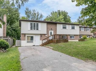 18 Chippawa Ct, Barrie, ON L4M 5N8