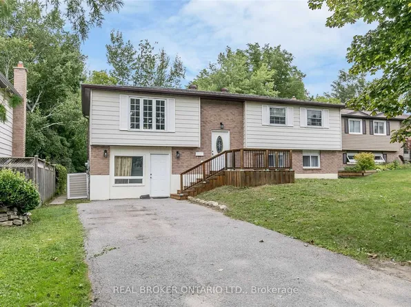 18 Chippawa Ct, Barrie, ON L4M 5N8