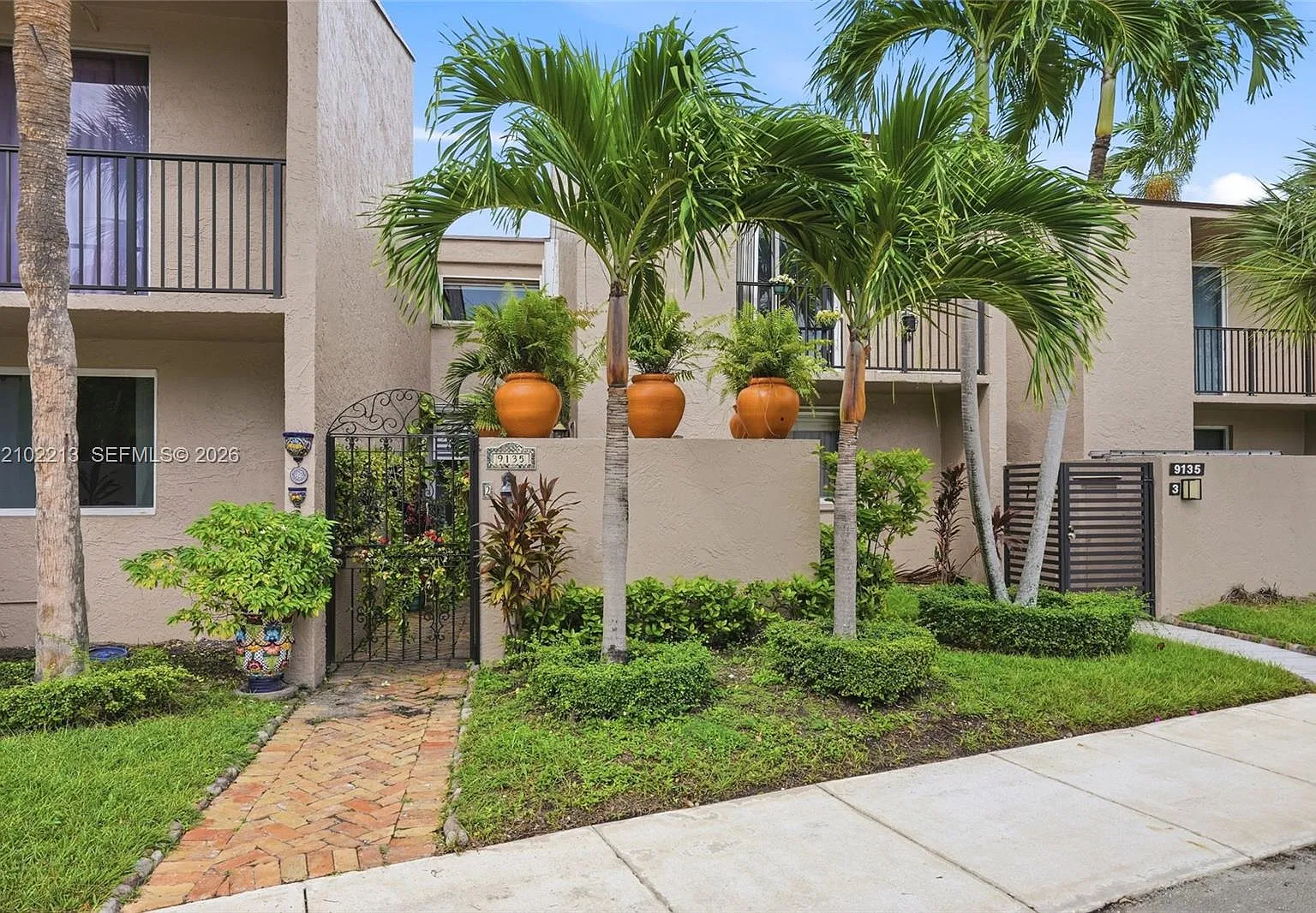 Oakview Condo No 3 — Photo 1