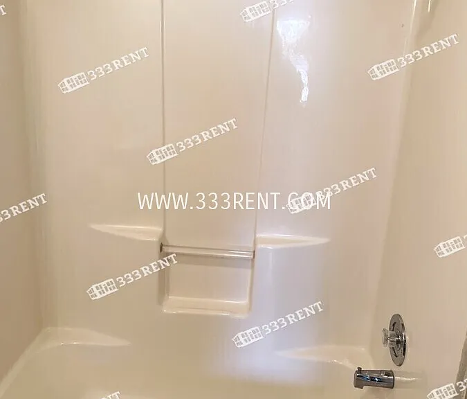 404 Freeman Ave — Photo 8