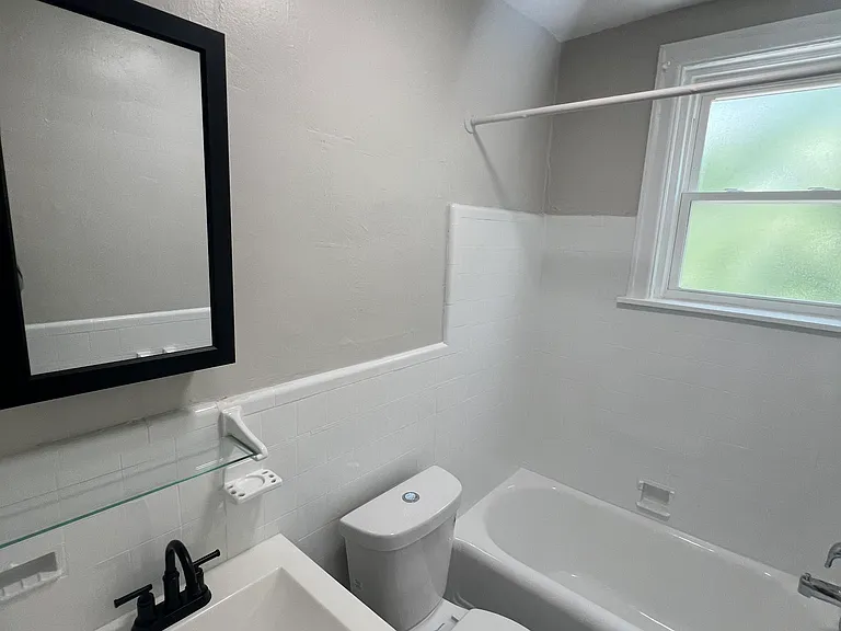 1601 N Broom St #8 — Photo 6