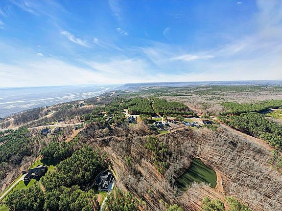 5th image of 440 Lookout View Dr