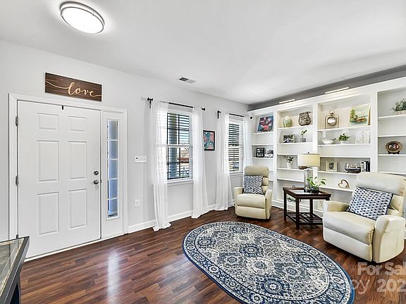 2nd image of 1019 Jasmine Dr