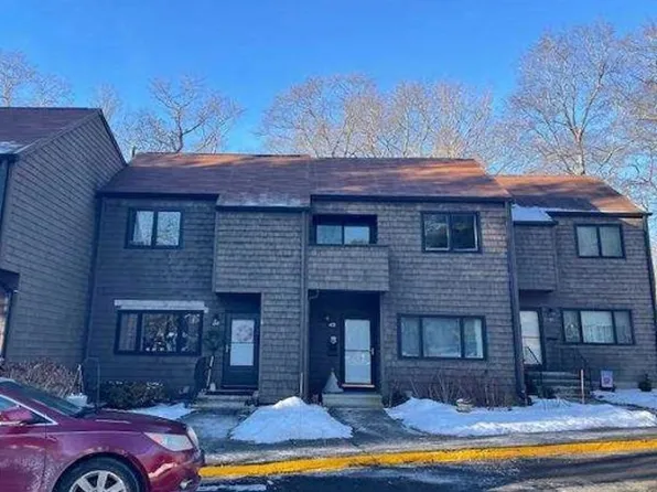 38 Hampton Park, Branford, CT 06405