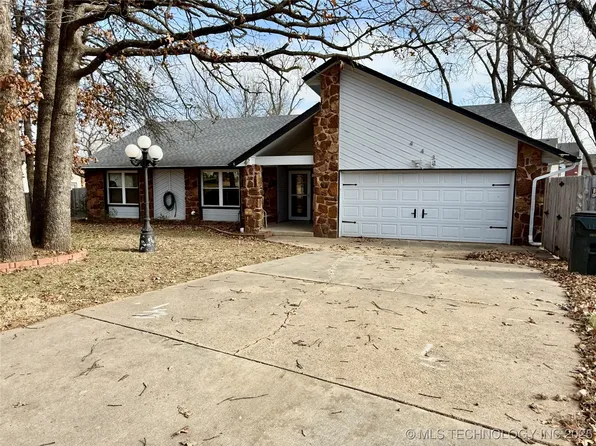 443 Shadow Ln, Sapulpa, OK 74066