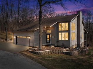 17980 Red Shale Hill Rd, Pekin, IL 61554