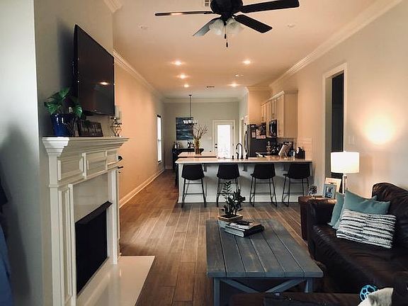 5th image of 264 Lake Pride Dr