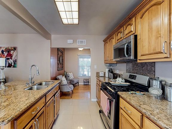 5th image of 1335 W Yarnell St